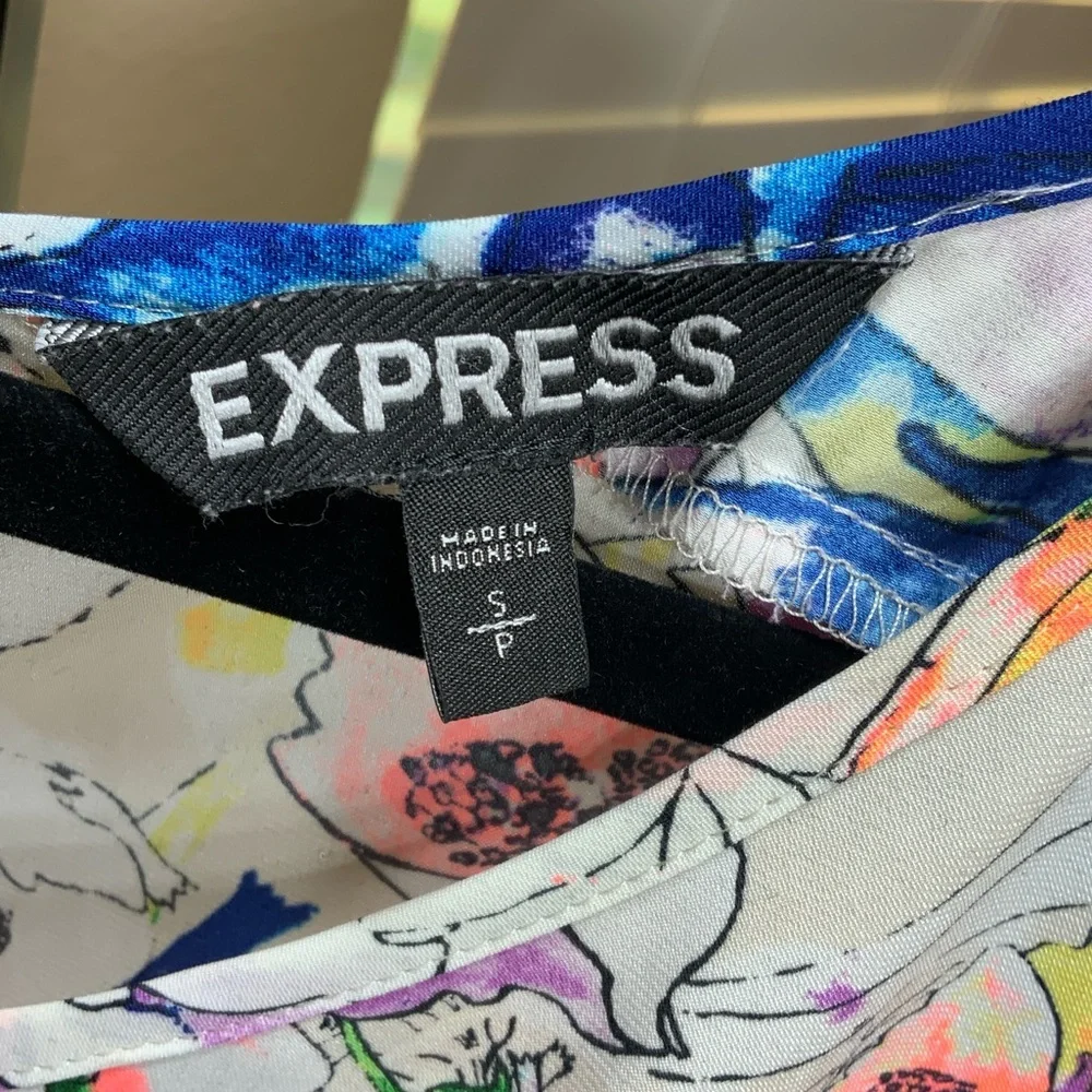Express Colorful Floral Women's Blouse - Picture 2 of 11